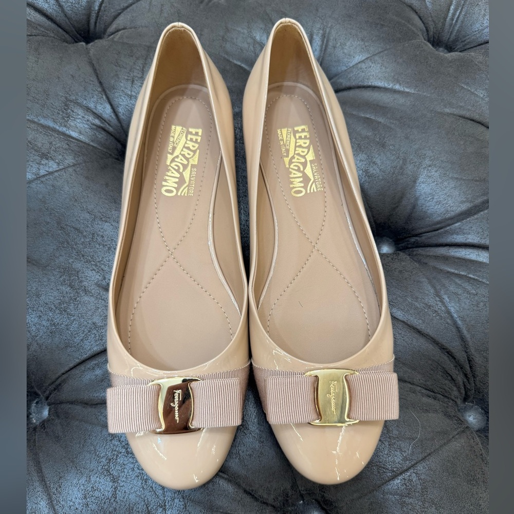 Luxury Designer - Salvatore Ferragamo - Women's Beige Flats - Size 10